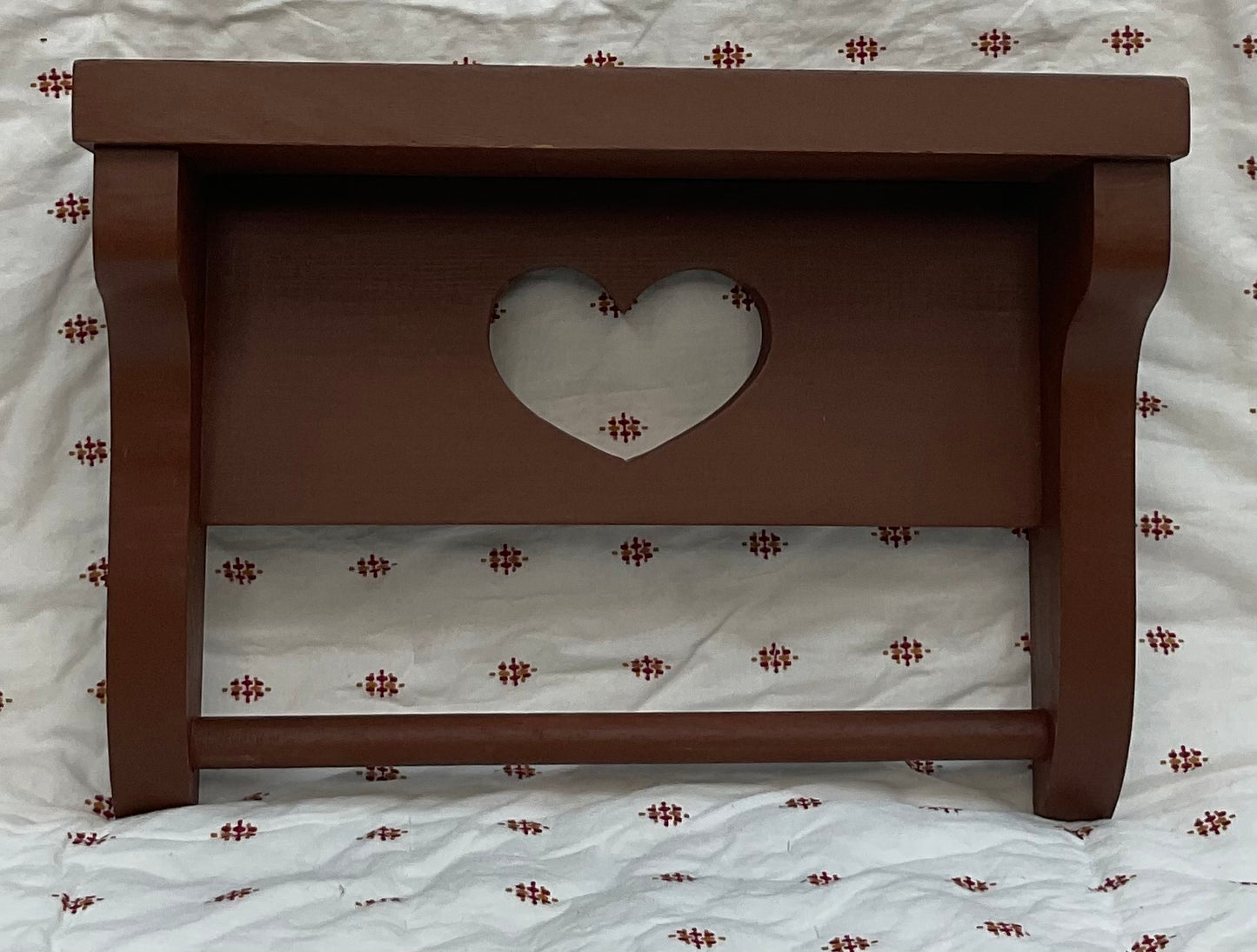 Vintage wall shelf with heart