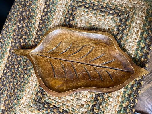 Wood leaf accent tray